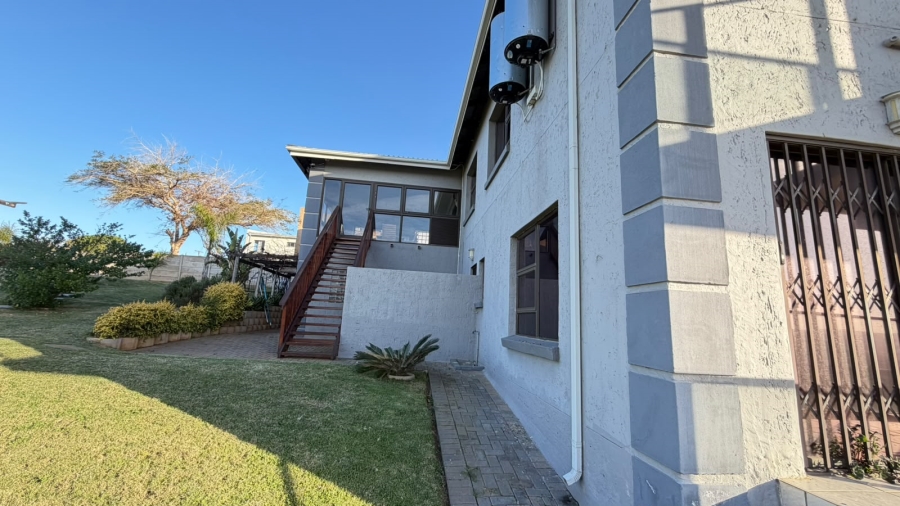 4 Bedroom Property for Sale in Hartenbos Heuwels Western Cape